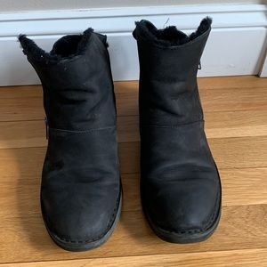 Women’s UGG bootie